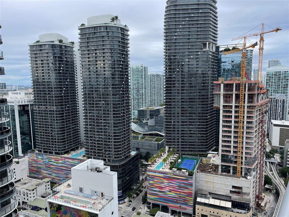 For Sale: $670,000 (1 beds, 1 baths, 759 Square Feet)