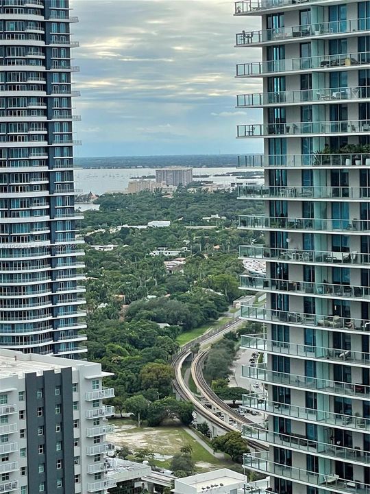 For Sale: $670,000 (1 beds, 1 baths, 759 Square Feet)