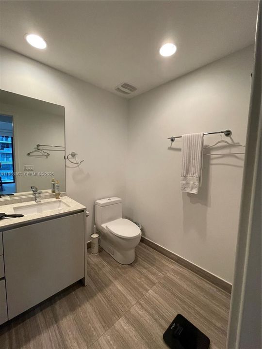 For Sale: $670,000 (1 beds, 1 baths, 759 Square Feet)