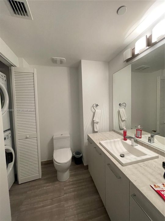 For Sale: $670,000 (1 beds, 1 baths, 759 Square Feet)