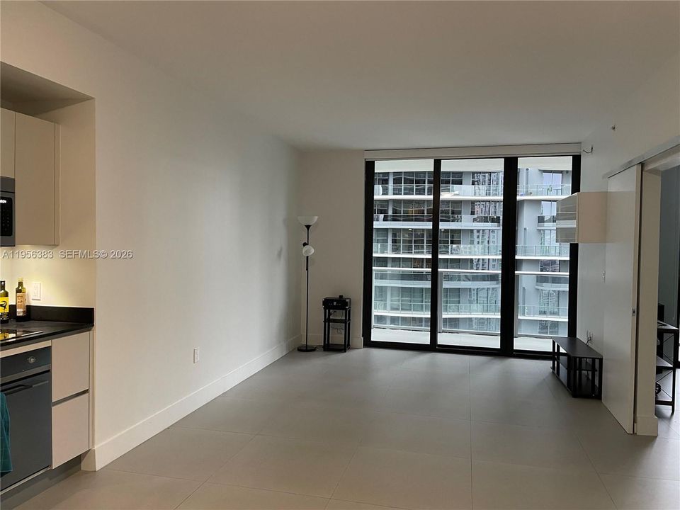 For Sale: $670,000 (1 beds, 1 baths, 759 Square Feet)