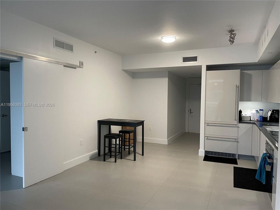 For Sale: $670,000 (1 beds, 1 baths, 759 Square Feet)