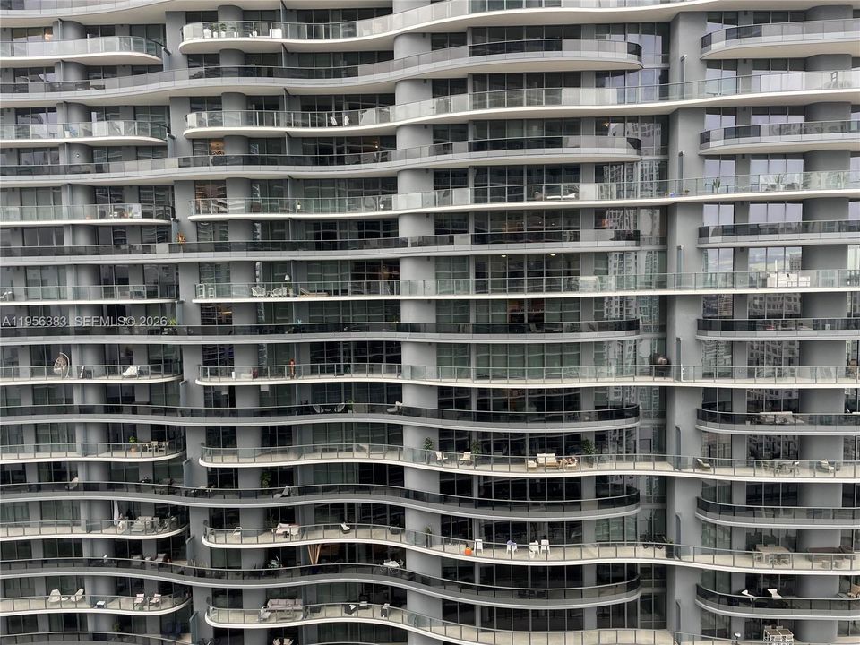 For Sale: $670,000 (1 beds, 1 baths, 759 Square Feet)
