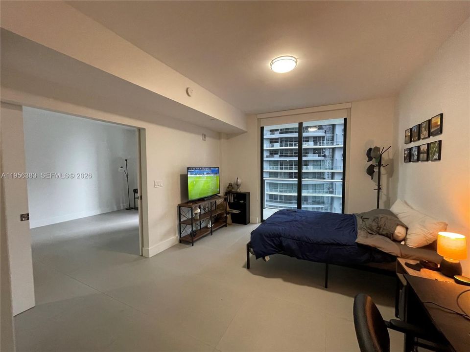 For Sale: $670,000 (1 beds, 1 baths, 759 Square Feet)