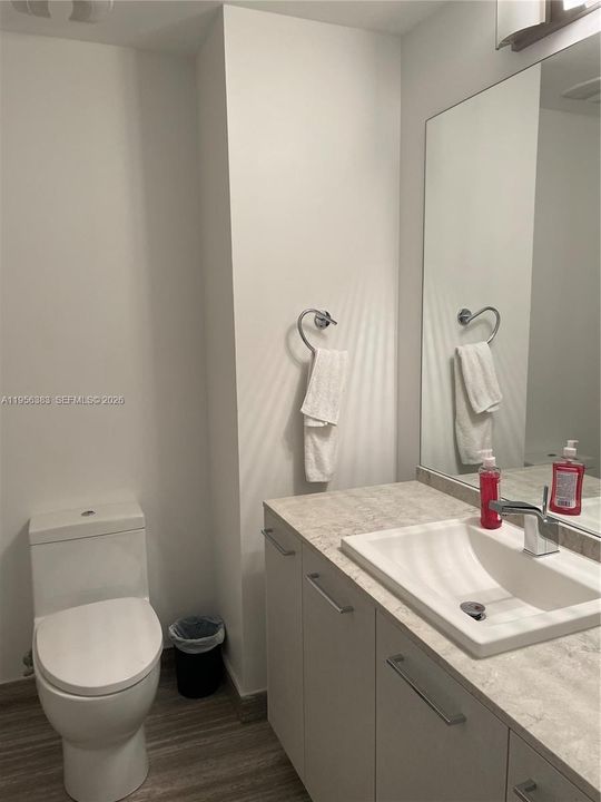 For Sale: $670,000 (1 beds, 1 baths, 759 Square Feet)