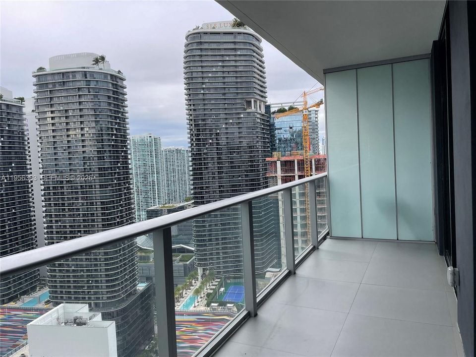 For Sale: $670,000 (1 beds, 1 baths, 759 Square Feet)