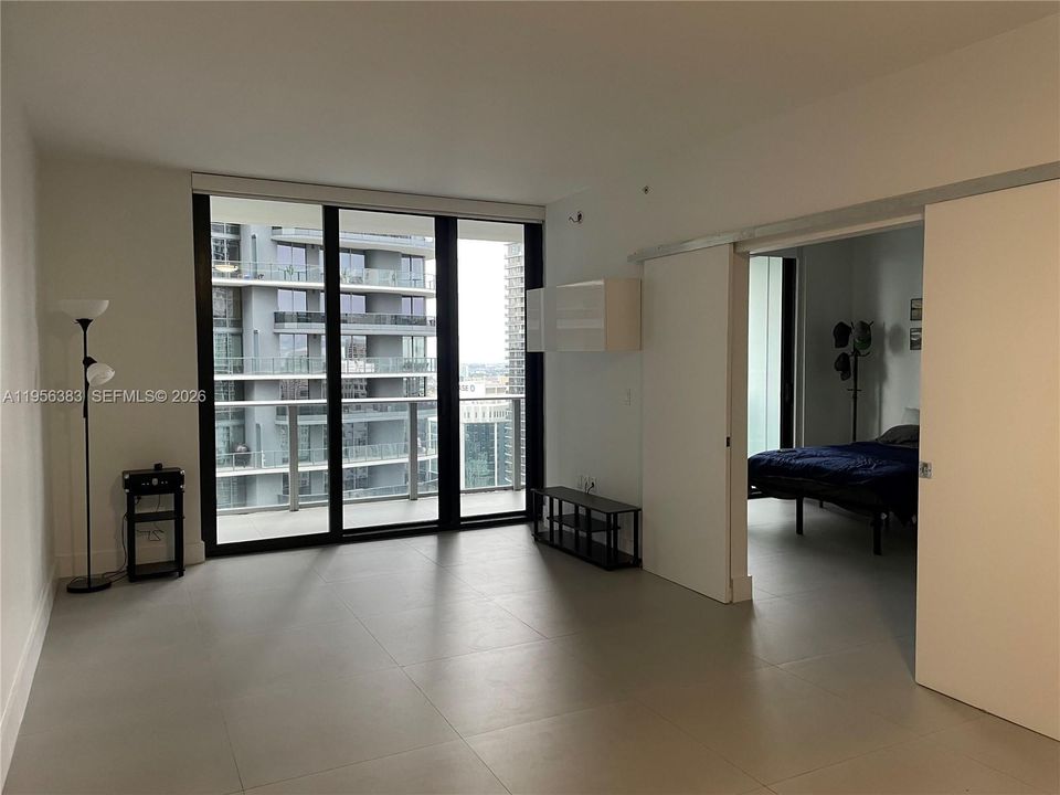 For Sale: $670,000 (1 beds, 1 baths, 759 Square Feet)