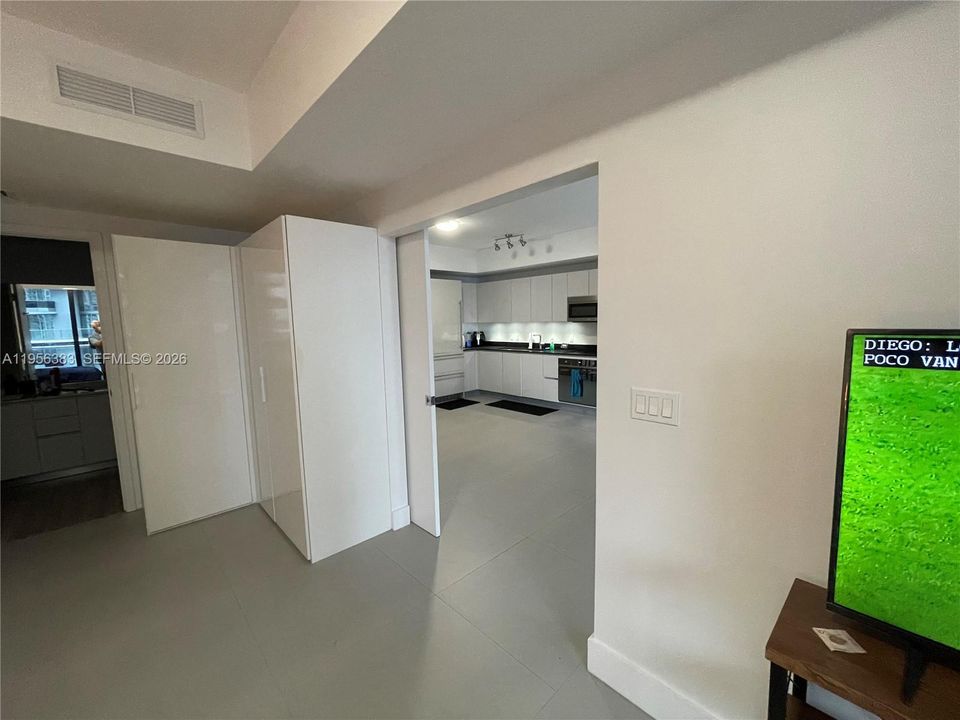 For Sale: $670,000 (1 beds, 1 baths, 759 Square Feet)