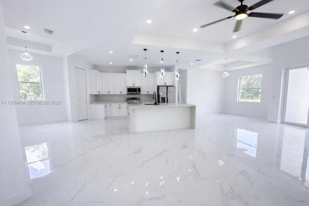 Vendido Recientemente: $340,000 (4 camas, 3 baños, 0 Pies cuadrados)