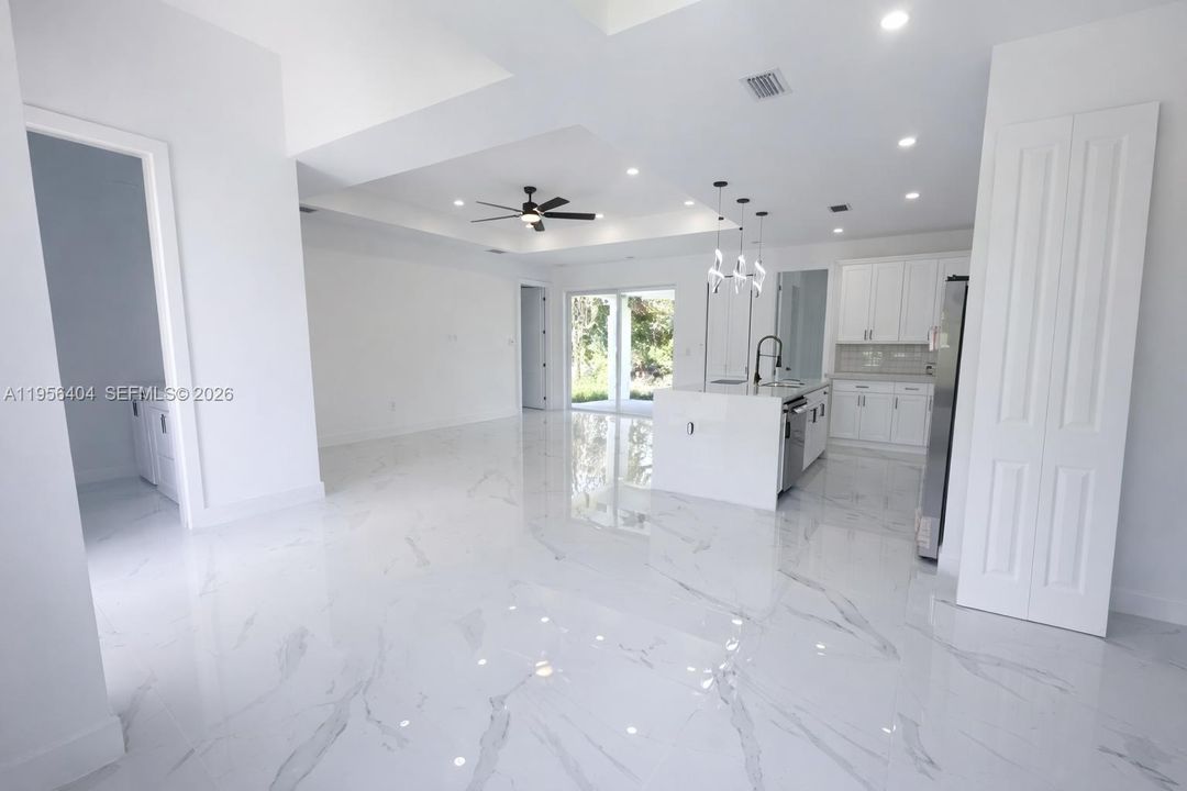 Vendido Recientemente: $340,000 (4 camas, 3 baños, 0 Pies cuadrados)