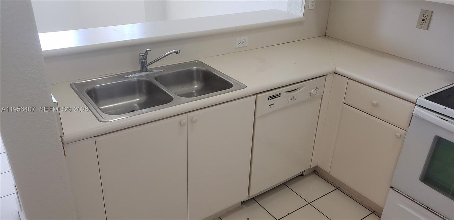 For Sale: $218,000 (3 beds, 2 baths, 1182 Square Feet)