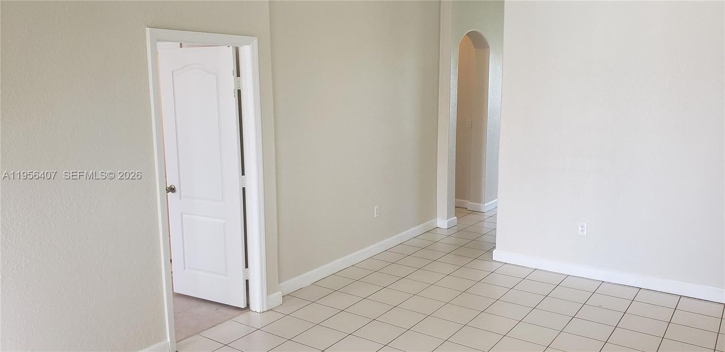 For Sale: $218,000 (3 beds, 2 baths, 1182 Square Feet)