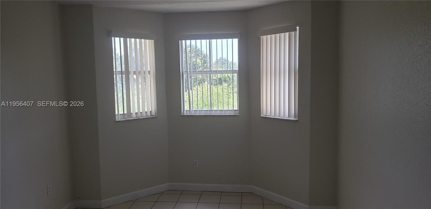 For Sale: $218,000 (3 beds, 2 baths, 1182 Square Feet)