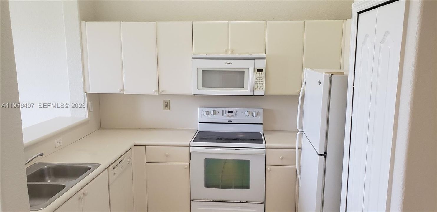 For Sale: $218,000 (3 beds, 2 baths, 1182 Square Feet)