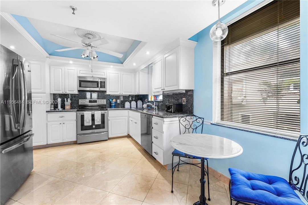 待售: $1,975,000 (3 贝兹, 2 浴室, 1954 平方英尺)