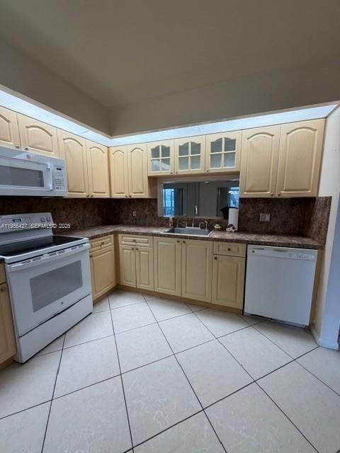 Под контрактом: $190,000 (2 спален, 2 ванн, 1192 Квадратных фут)