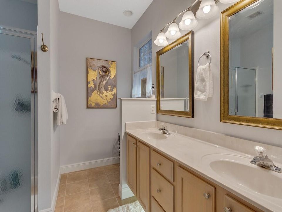 OWNERS BATH WITH 2 SINKS