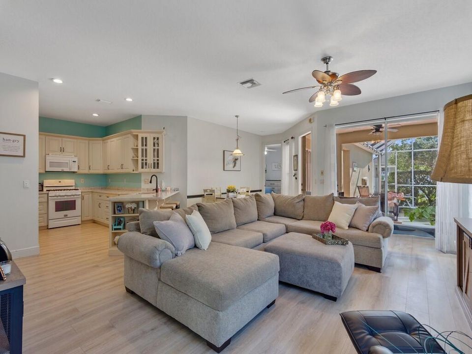 GREAT ROOM TO KITCHEN