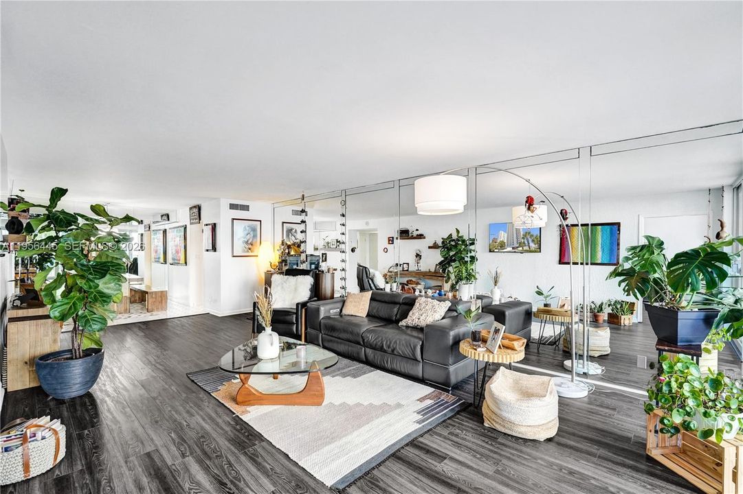 Active With Contract: $518,000 (2 beds, 2 baths, 1630 Square Feet)