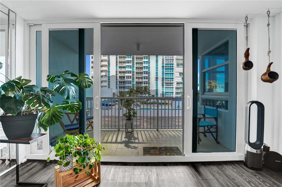 Active With Contract: $518,000 (2 beds, 2 baths, 1630 Square Feet)