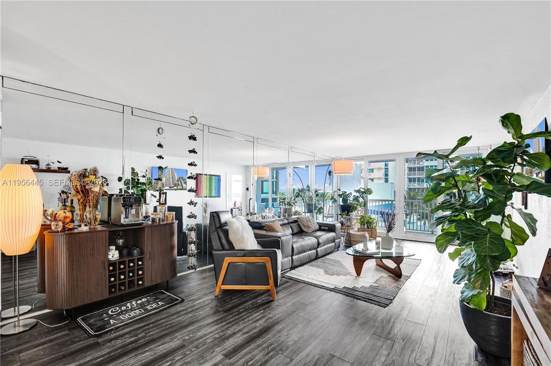 Active With Contract: $518,000 (2 beds, 2 baths, 1630 Square Feet)