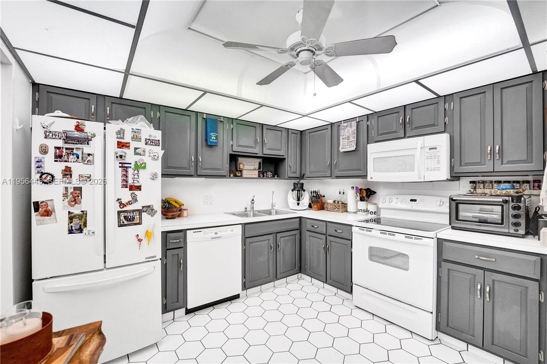 Active With Contract: $518,000 (2 beds, 2 baths, 1630 Square Feet)
