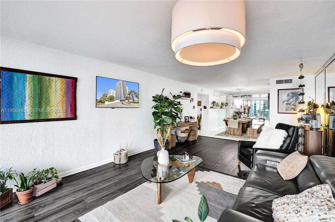 Active With Contract: $518,000 (2 beds, 2 baths, 1630 Square Feet)