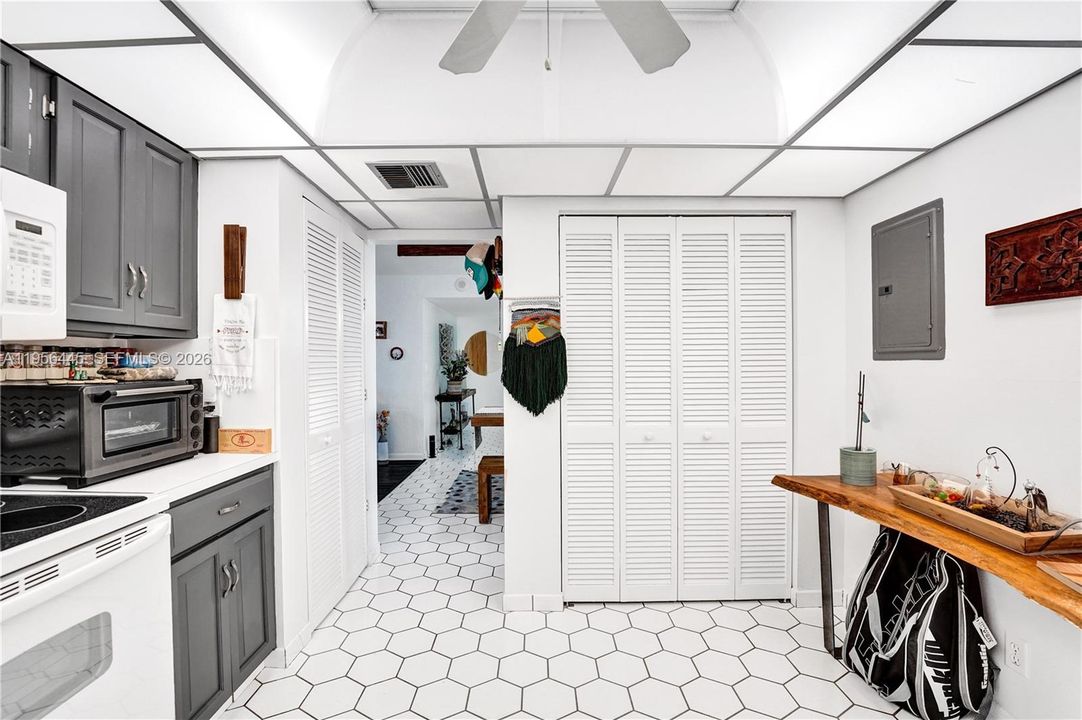 Active With Contract: $518,000 (2 beds, 2 baths, 1630 Square Feet)