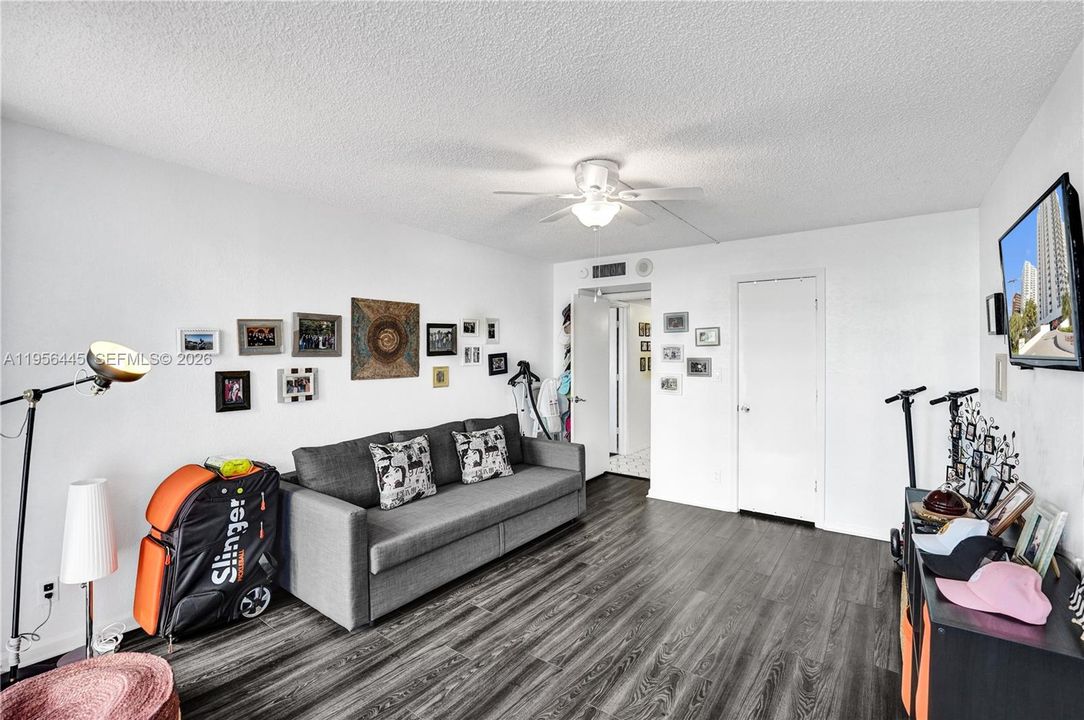 Active With Contract: $518,000 (2 beds, 2 baths, 1630 Square Feet)