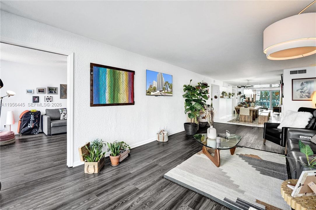Active With Contract: $518,000 (2 beds, 2 baths, 1630 Square Feet)