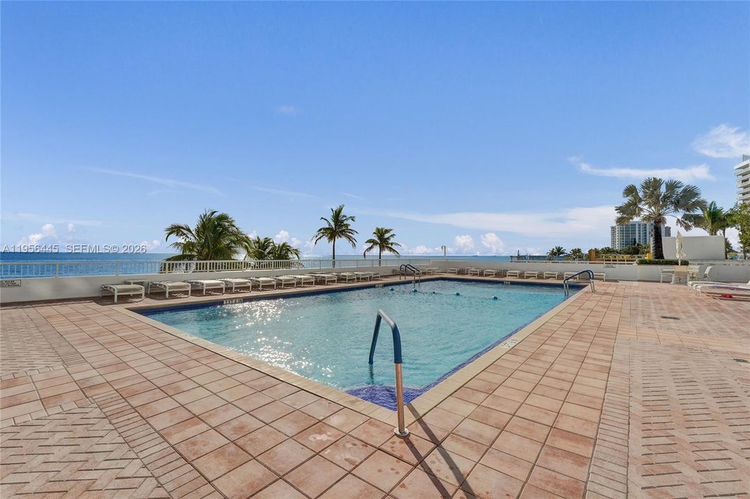 Active With Contract: $518,000 (2 beds, 2 baths, 1630 Square Feet)
