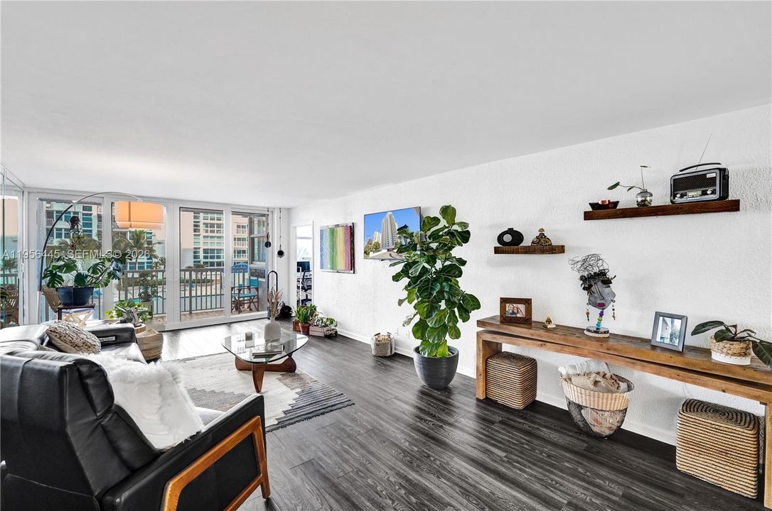 Active With Contract: $518,000 (2 beds, 2 baths, 1630 Square Feet)