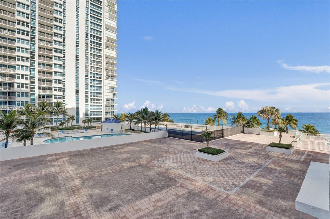 Active With Contract: $518,000 (2 beds, 2 baths, 1630 Square Feet)