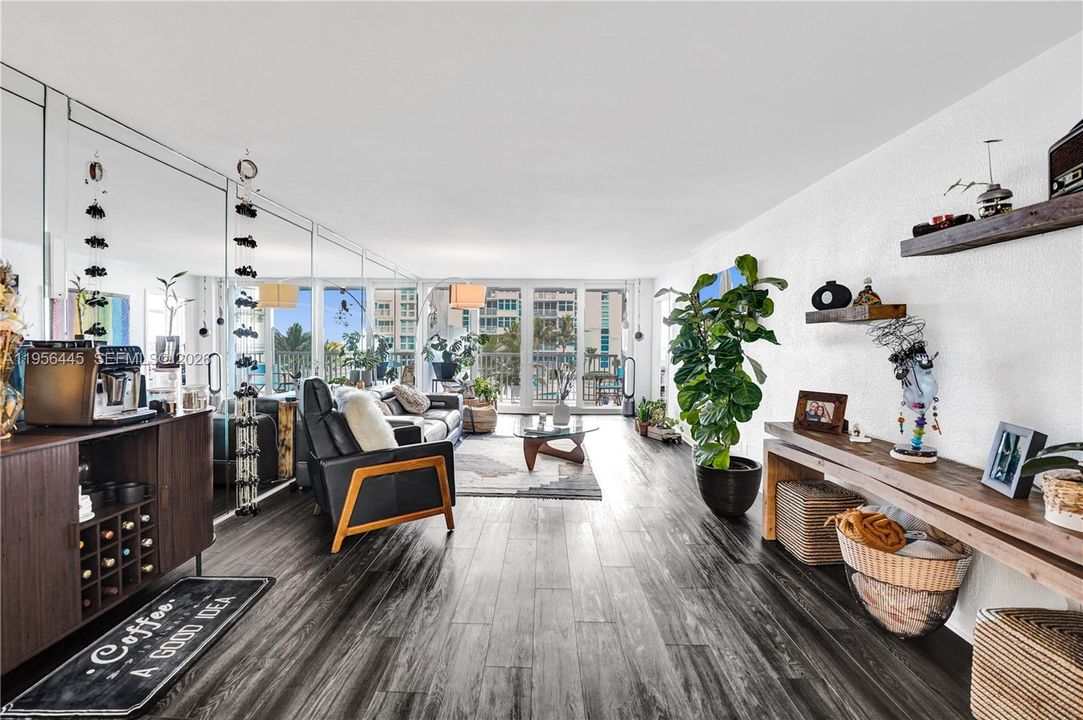 Active With Contract: $518,000 (2 beds, 2 baths, 1630 Square Feet)