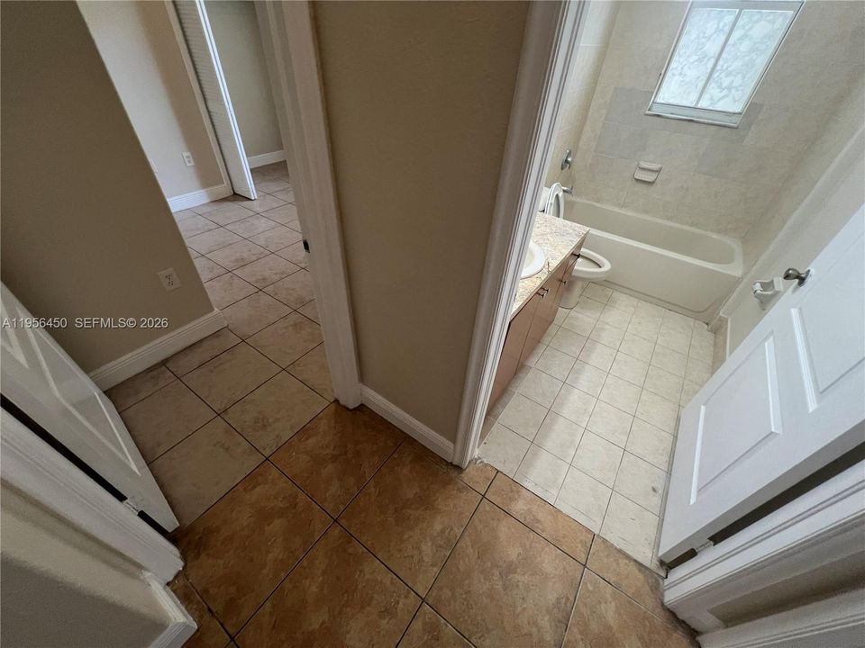 На продажу: $228,000 (3 спален, 2 ванн, 1060 Квадратных фут)