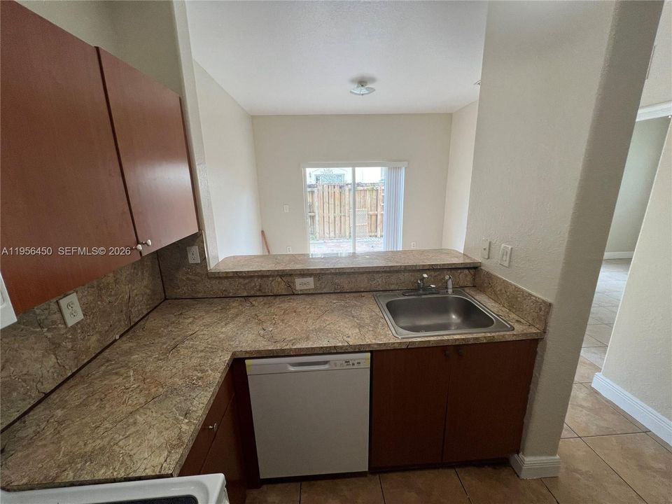На продажу: $228,000 (3 спален, 2 ванн, 1060 Квадратных фут)