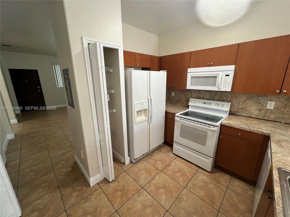 На продажу: $228,000 (3 спален, 2 ванн, 1060 Квадратных фут)
