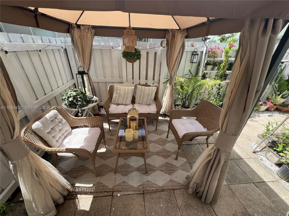 На продажу: $228,000 (3 спален, 2 ванн, 1060 Квадратных фут)