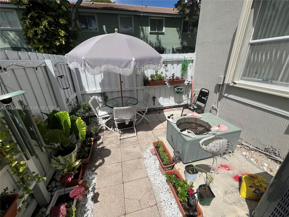 На продажу: $228,000 (3 спален, 2 ванн, 1060 Квадратных фут)