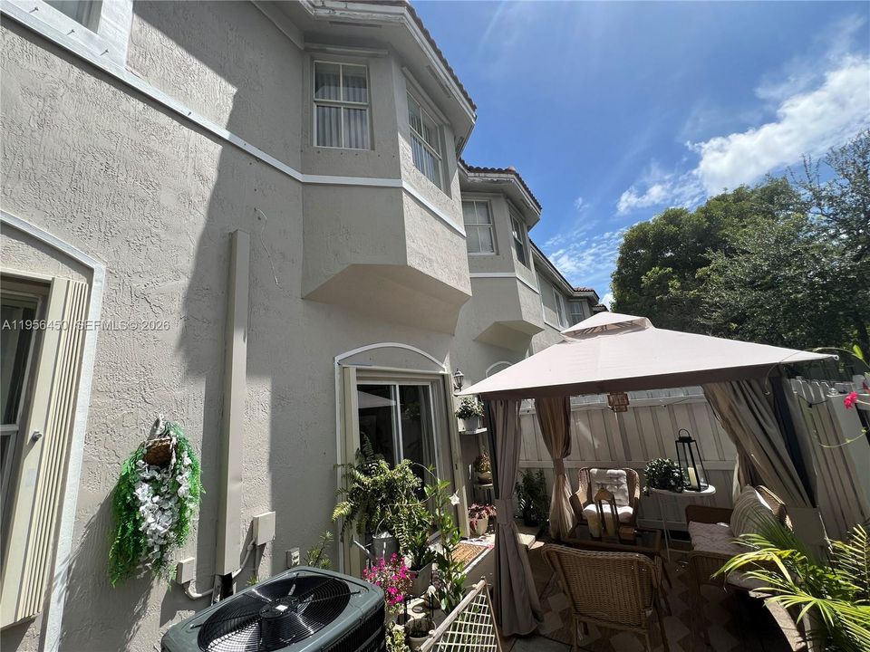 На продажу: $228,000 (3 спален, 2 ванн, 1060 Квадратных фут)