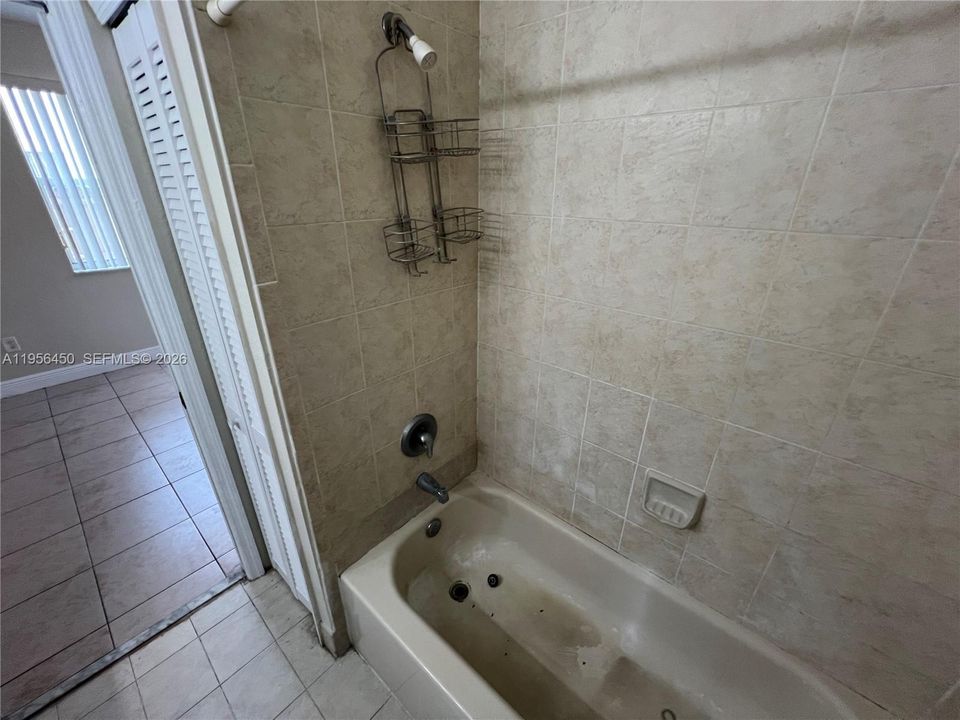 На продажу: $228,000 (3 спален, 2 ванн, 1060 Квадратных фут)