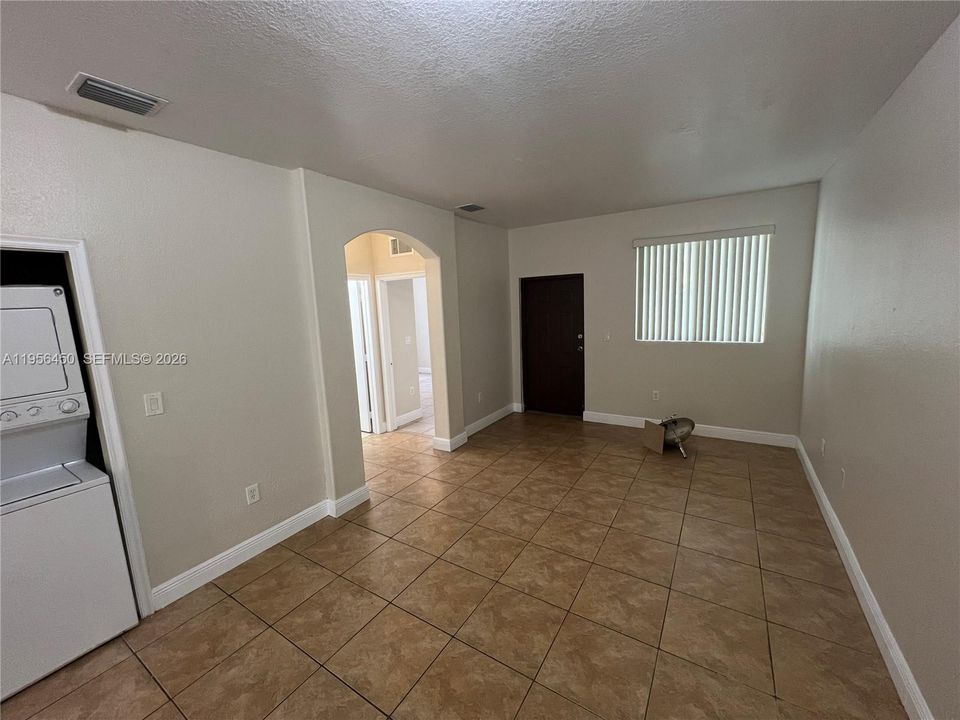 На продажу: $228,000 (3 спален, 2 ванн, 1060 Квадратных фут)