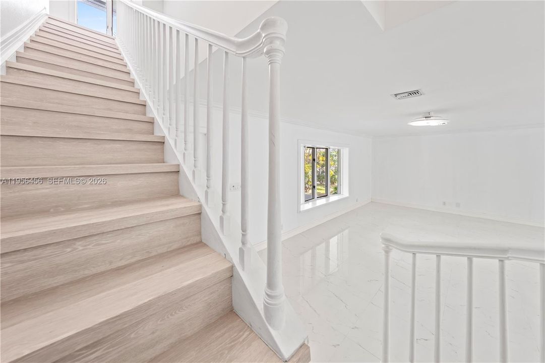 На продажу: $3,799,000 (4 спален, 2 ванн, 3342 Квадратных фут)