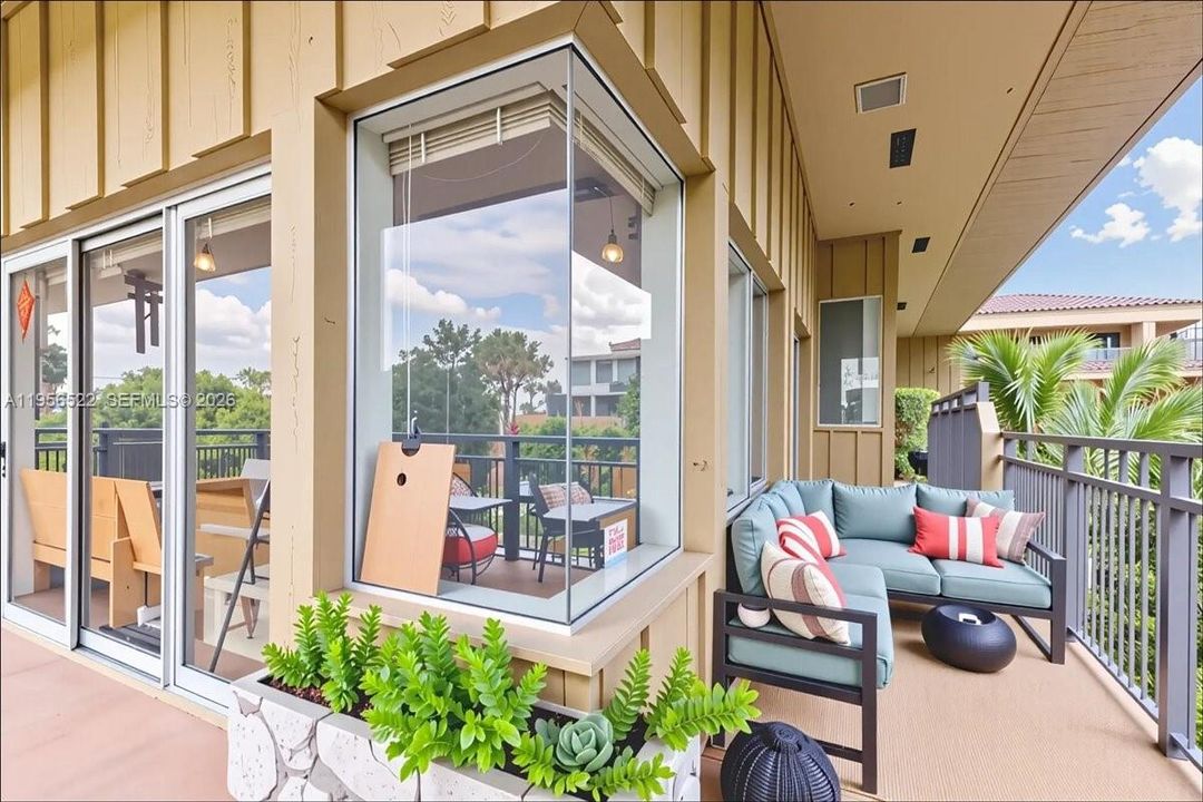 Под контрактом: $215,000 (2 спален, 2 ванн, 1200 Квадратных фут)