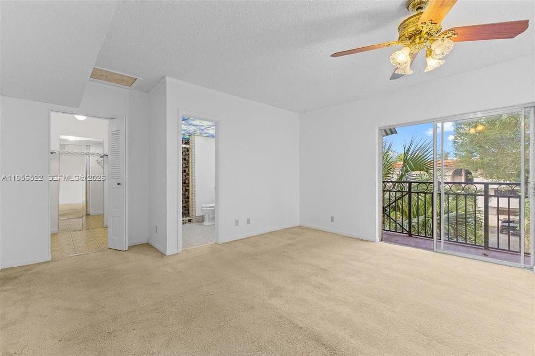 Под контрактом: $215,000 (2 спален, 2 ванн, 1200 Квадратных фут)