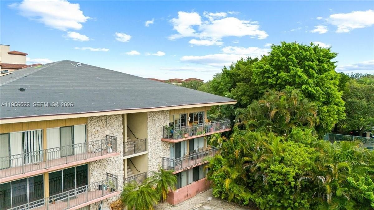 Под контрактом: $215,000 (2 спален, 2 ванн, 1200 Квадратных фут)