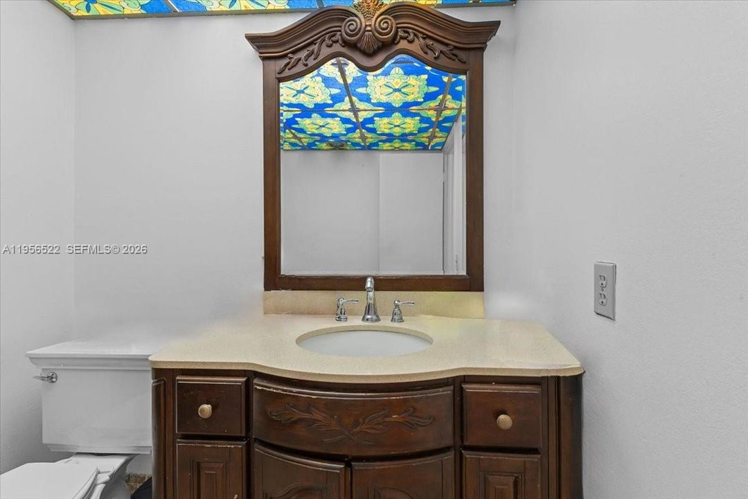 Под контрактом: $215,000 (2 спален, 2 ванн, 1200 Квадратных фут)