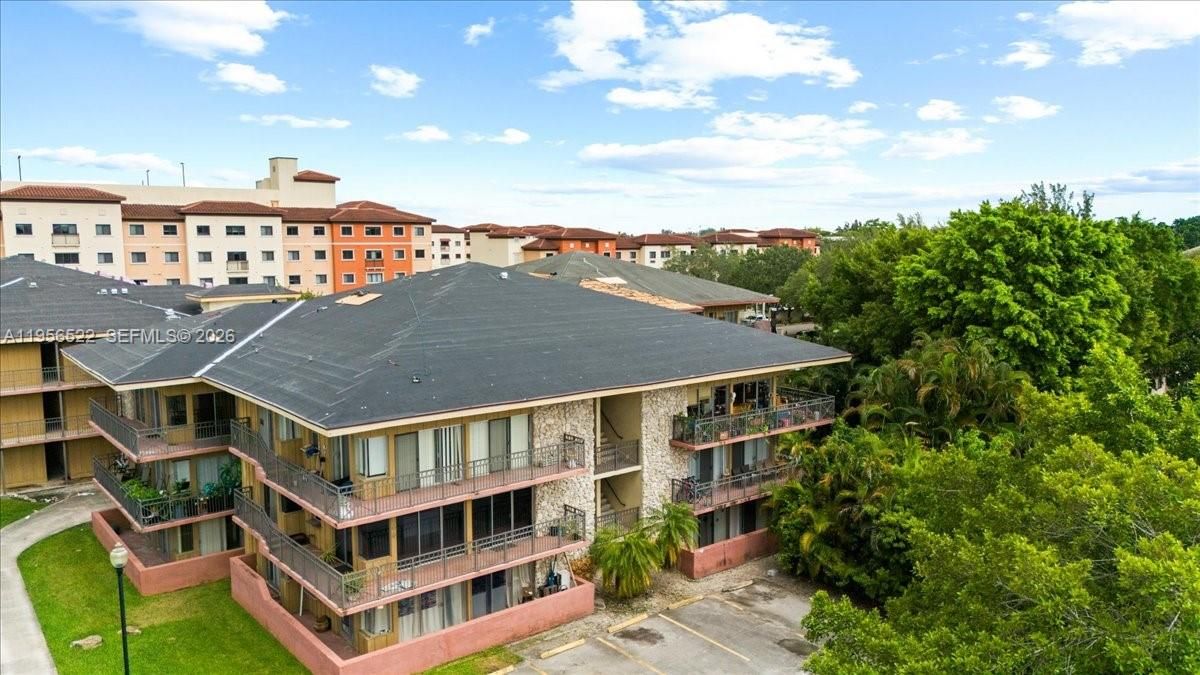 Под контрактом: $215,000 (2 спален, 2 ванн, 1200 Квадратных фут)