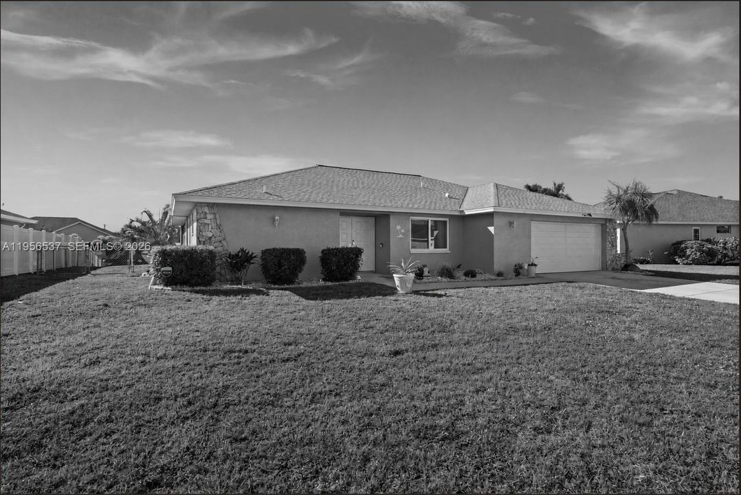 Welcome to 250 SW 37th Terrace. Imagine it in any color you would like.