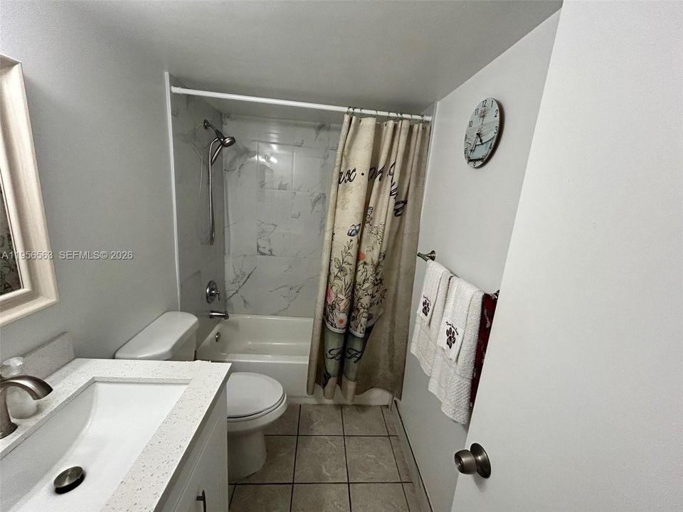For Sale: $230,000 (2 beds, 2 baths, 888 Square Feet)